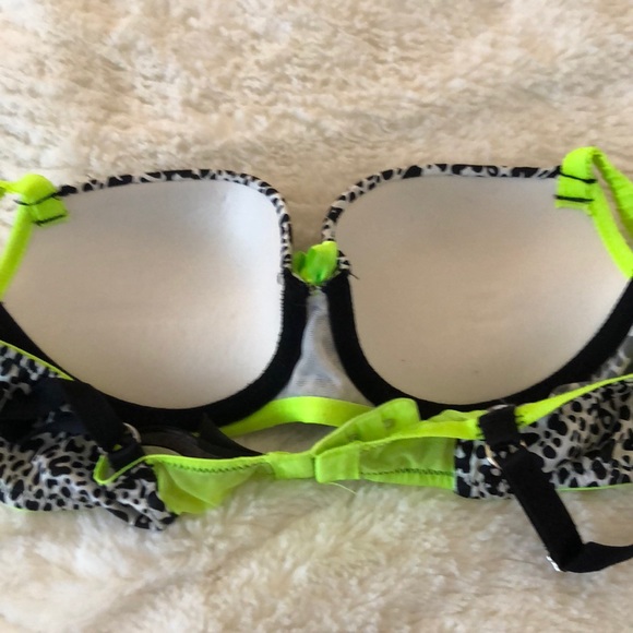 Victoria’s Secret | Very Sexy Balconet - Picture 2 of 3